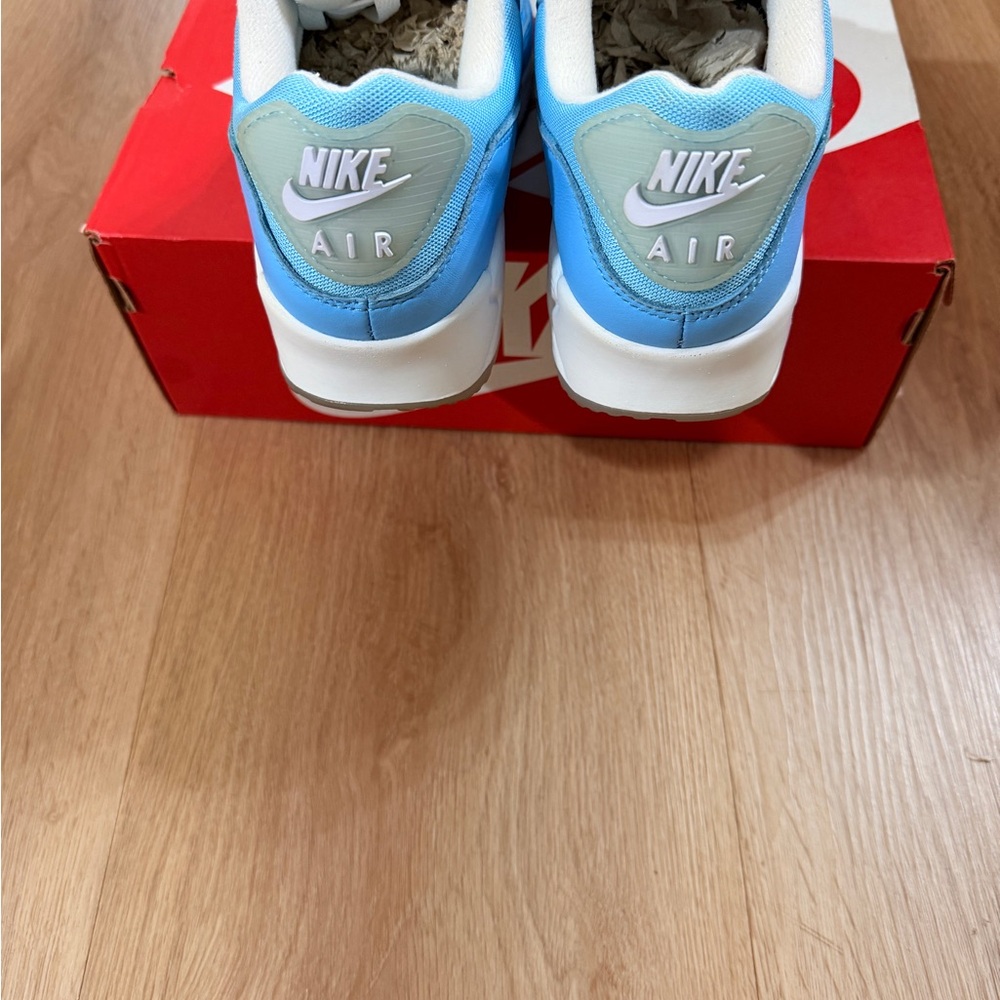 Nike Air Max “Ocean Bliss” Sneakers. EUC. Only worn once. - Picture 4 of 11